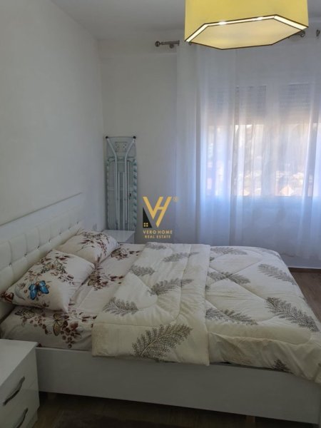 Tirane, jepet me qera apartament 1+1+Ballkon Kati 3, 77 m² 500 € (LAPRAK)