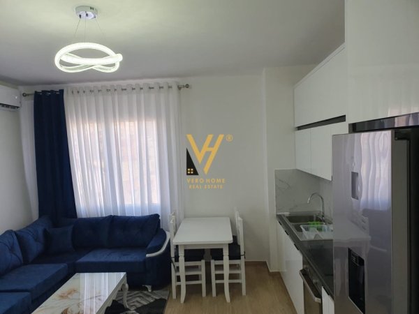 Tirane, jepet me qera apartament 1+1+Ballkon Kati 3, 77 m² 500 € (LAPRAK)