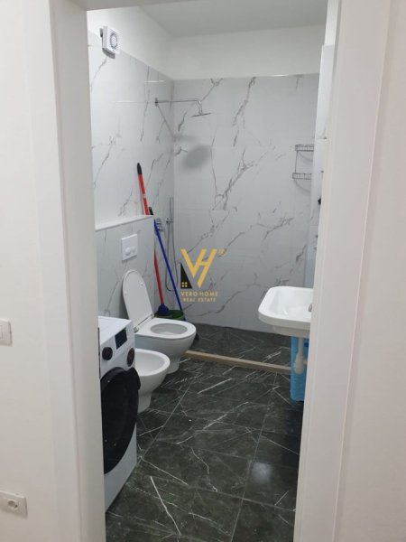 Tirane, jepet me qera apartament 1+1+Ballkon Kati 3, 77 m² 500 € (LAPRAK)