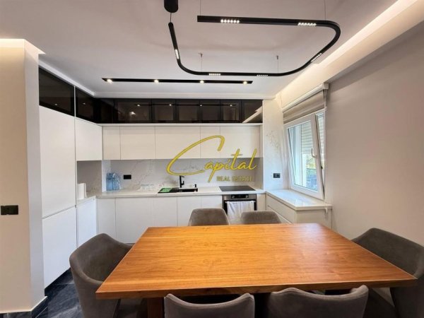 Tirane, jepet me qera apartament 2+1 Kati 4 banim , 100 m² 1.500 € ( Kopshti Botanik )