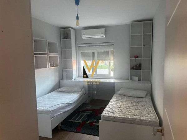 Tirane, jepet me qera apartament 3+1+Ballkon Kati 4, 10 m² 800 € (RRUGA E DURRESIT)