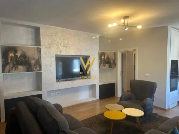 Tirane, jepet me qera apartament 3+1+Ballkon Kati 4, 10 m² 800 € (RRUGA E DURRESIT)