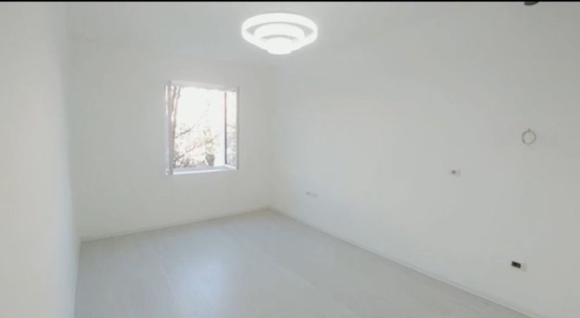 Tirane, jepet me qera ambjent biznesi Kati 2, 60 m² 650 € 