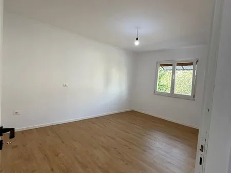 Tirane, shitet apartament 2+1 Kati 2, 72 m² 