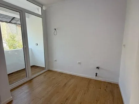 Tirane, shitet apartament 2+1 Kati 2, 72 m² 