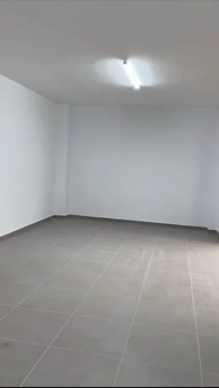 Tirane, jepet me qera zyre Kati 2, 120 m² 1.000 € (rrugen Dritan Hoxha)