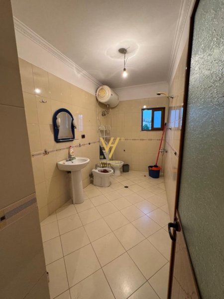 Tirane, jepet me qera apartament 2+1+Ballkon Kati 3, 140 m² 400 € (SAUK TE VJETER)