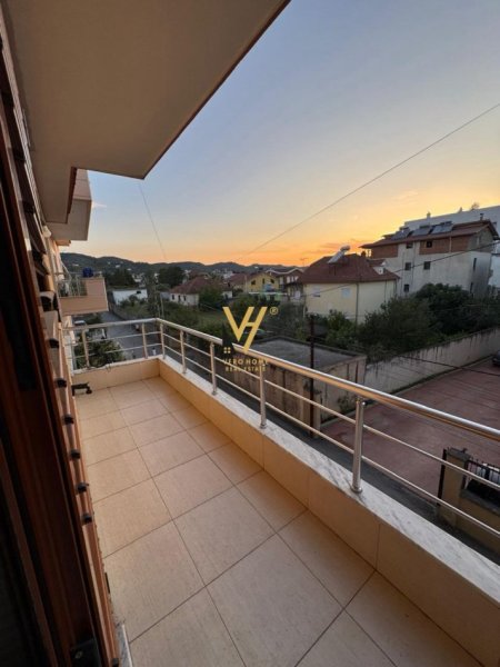 Tirane, jepet me qera apartament 2+1+Ballkon Kati 3, 140 m² 400 € (SAUK TE VJETER)