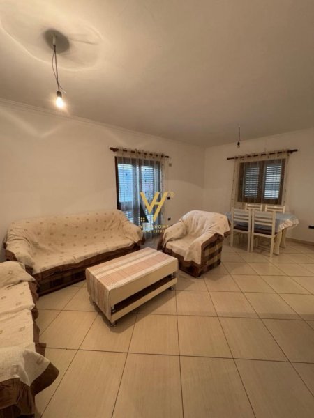 Tirane, jepet me qera apartament 2+1+Ballkon Kati 3, 140 m² 400 € (SAUK TE VJETER)