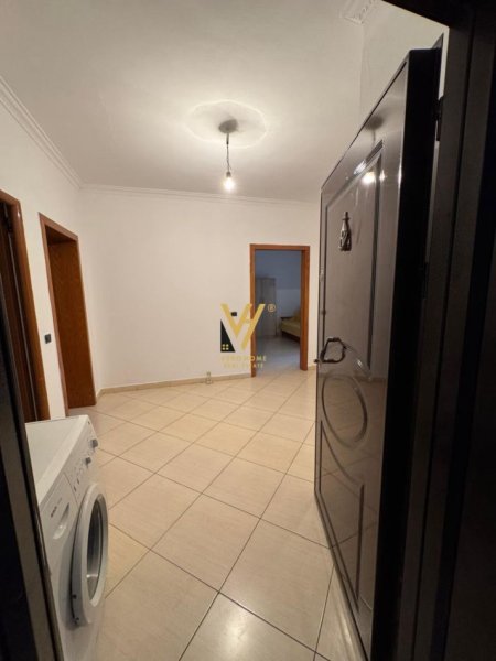 Tirane, jepet me qera apartament 2+1+Ballkon Kati 3, 140 m² 400 € (SAUK TE VJETER)