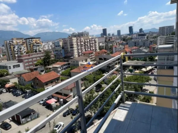 Tirane, jepet me qera apartament 2+1+Ballkon Kati 8, 110 m² 660 € (DON BOSKO, PRANE VIZION PLUS)