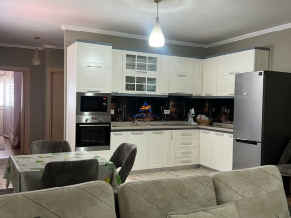 Tirane, jepet me qera apartament 2+1+Ballkon Kati 8, 110 m² 660 € (DON BOSKO, PRANE VIZION PLUS)