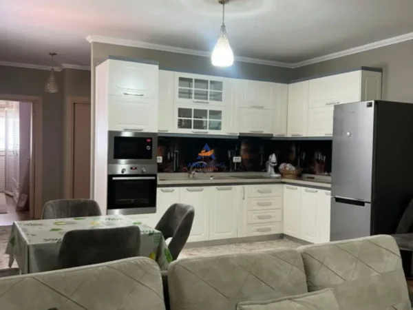 Tirane, jepet me qera apartament 2+1+Ballkon Kati 8, 110 m² 660 € (DON BOSKO, PRANE VIZION PLUS)
