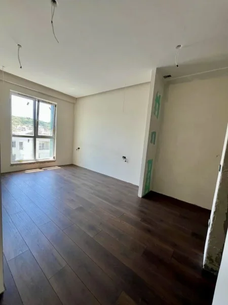 Tirane, jepet me qera ambjent biznesi Kati 9, 90 m² 1.000 € (Komuna e parisit)