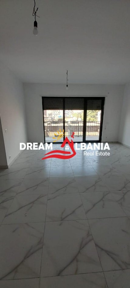 Tirane, jepet me qera zyre Kati 3, 100 m² 750 € (ne Myslym Shyr, prane Gjykates)
