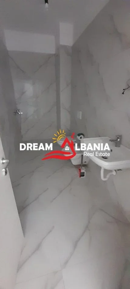 Tirane, jepet me qera zyre Kati 3, 100 m² 750 € (ne Myslym Shyr, prane Gjykates)
