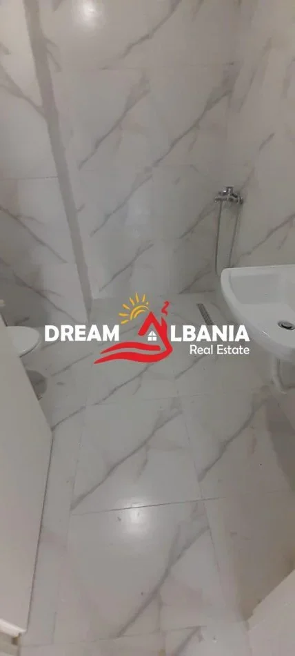 Tirane, jepet me qera zyre Kati 3, 100 m² 750 € (ne Myslym Shyr, prane Gjykates)