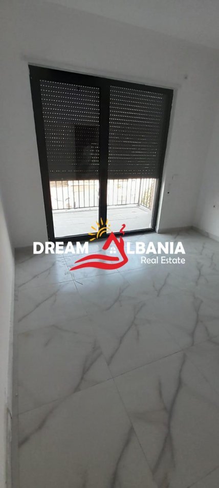 Tirane, jepet me qera zyre Kati 3, 100 m² 750 € (ne Myslym Shyr, prane Gjykates)