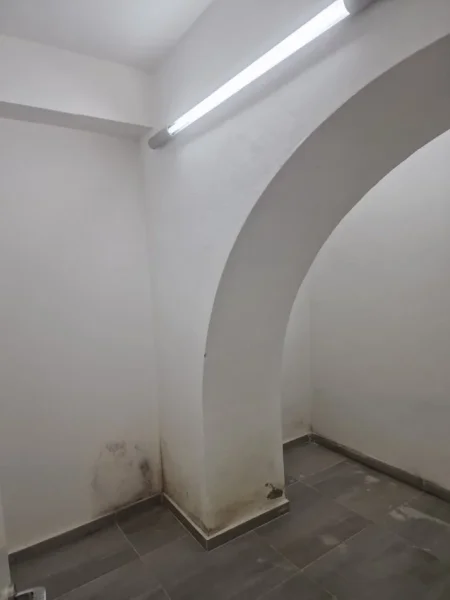 Tirane, jepet me qera ambjent biznesi Kati 0, 30 m² 450 € (Rruga e durresit)