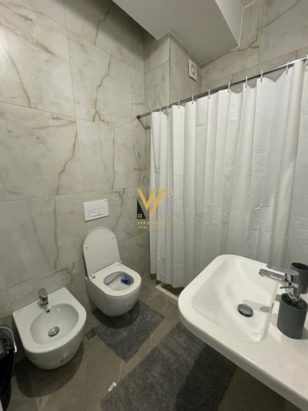 Tirane, jepet me qera apartament 2+1+Ballkon Kati 4, 90 m² 500 € (AI DEMI)