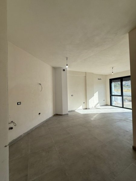 Tirane, shes apartament 2+1+Ballkon Kati 2, 95 m² 200.000 € (Liqeni i thate)