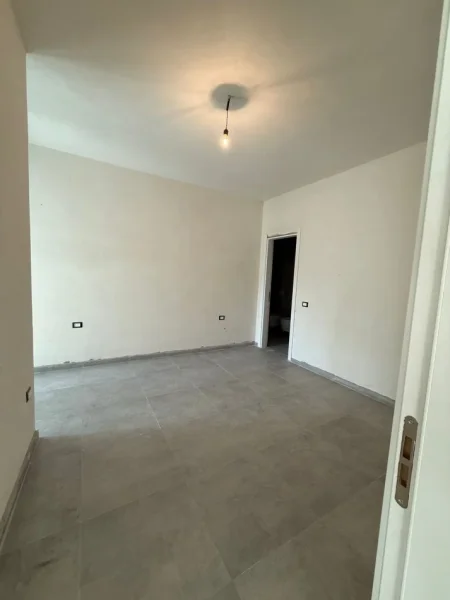 Tirane, shes apartament 2+1+Ballkon Kati 2, 95 m² 200.000 € (Liqeni i thate)