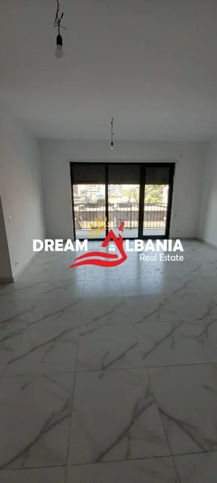 Tirane, jepet me qera ambjent biznesi Kati 6, 96 m² 700 € (ne Myslym Shyr, prane Gjykates)