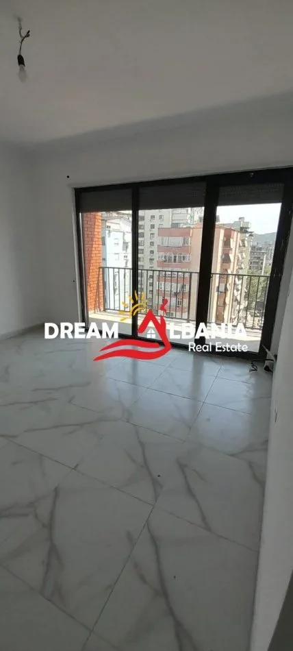 Tirane, jepet me qera ambjent biznesi Kati 6, 96 m² 700 € (ne Myslym Shyr, prane Gjykates)