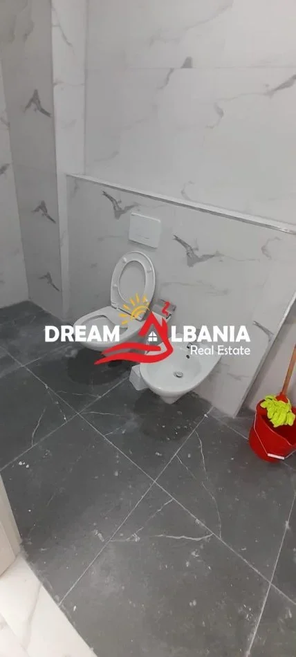 Tirane, jepet me qera ambjent biznesi Kati 6, 96 m² 700 € (ne Myslym Shyr, prane Gjykates)