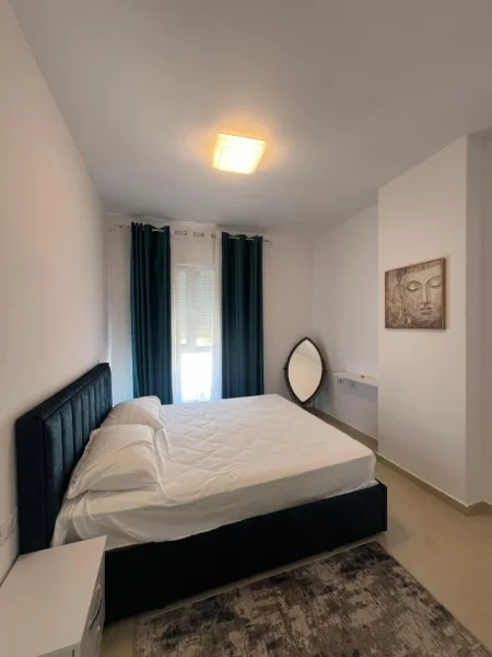 Tirane, jepet me qera apartament 1+1 Kati 4, 70 m² 500 € (Rruga 5 maj)