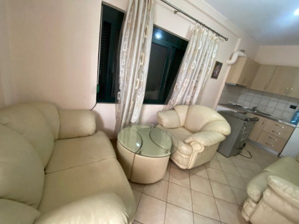 Tirane, jepet me qera shtepi 1+1 Kati 0, 50 m² 350 € (Selite e vjeter)