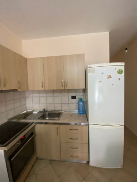 Tirane, jepet me qera shtepi 1+1 Kati 0, 50 m² 350 € (Selite e vjeter)
