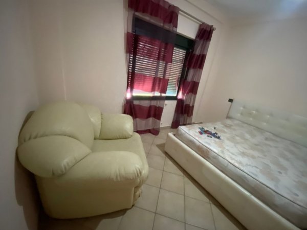 Tirane, jepet me qera shtepi 1+1 Kati 0, 50 m² 350 € (Selite e vjeter)
