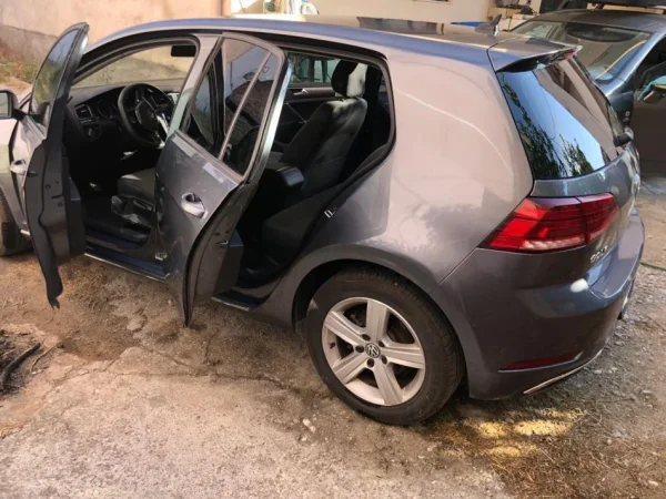 Tirane, shes makine Benzin, gri e erret manuale Klima 78.000 km 11.350 €