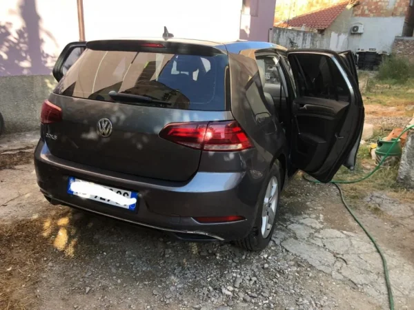 Tirane, shes makine Benzin, gri e erret manuale Klima 78.000 km 11.350 €