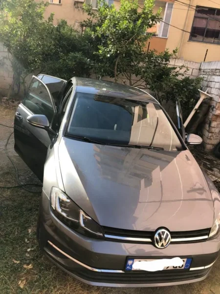 Tirane, shes makine Benzin, gri e erret manuale Klima 78.000 km 11.350 €
