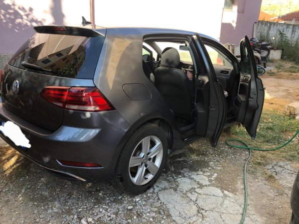 Tirane, shes makine Benzin, gri e erret manuale Klima 78.000 km 11.350 €