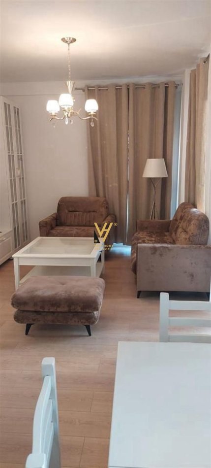 Tirane, jepet me qera apartament 2+1+Ballkon Kati 4, 110 m² 650 € (OXHAKU)