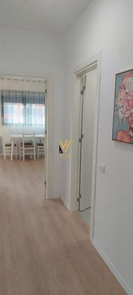 Tirane, jepet me qera apartament 2+1+Ballkon Kati 4, 110 m² 650 € (OXHAKU)