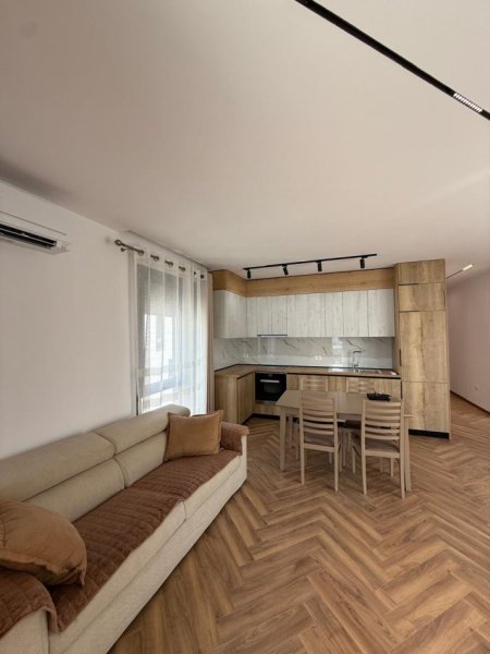 Tirane, jepet me qera apartament 2+1+Ballkon Kati 3, 110 m² 695.125.968 € (Liqeni i thate)