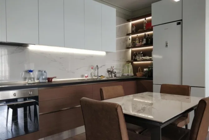 Tirane, jepet me qera apartament 2+1 Kati 5, 110 m² 1.100 € (MYSLYM SHYRI)