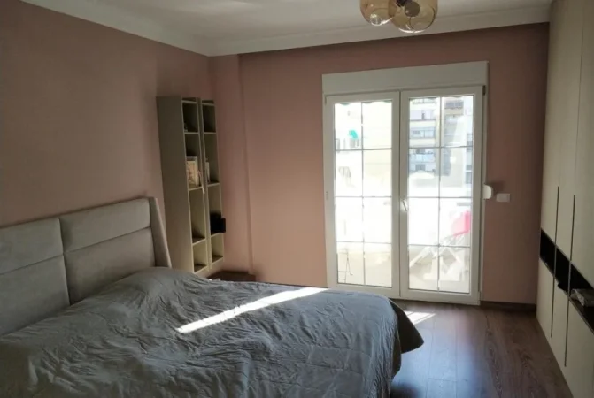 Tirane, jepet me qera apartament 2+1 Kati 5, 110 m² 1.100 € (MYSLYM SHYRI)