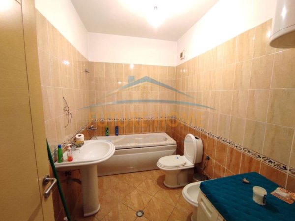 Tirane, jepet me qera apartament 2+1 Kati 7, 110 m² 650 € (Komuna e Parisit pranë Kika 1)