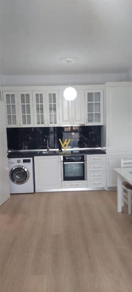 Tirane, jepet me qera apartament 1+1+Ballkon Kati 4, 53 m² 500 € (OXHAKU)