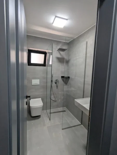 Tirane, shiten dy apartamente 1+1 & studio Kati 5, 107 m² 268.000 € (Rruga Mine Peza)