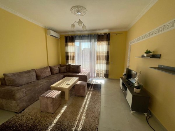 Tirane, jepet me qera apartament 1+1+Ballkon Kati 6, 65 m² 470 € (Afer rruges se Elbasanit )