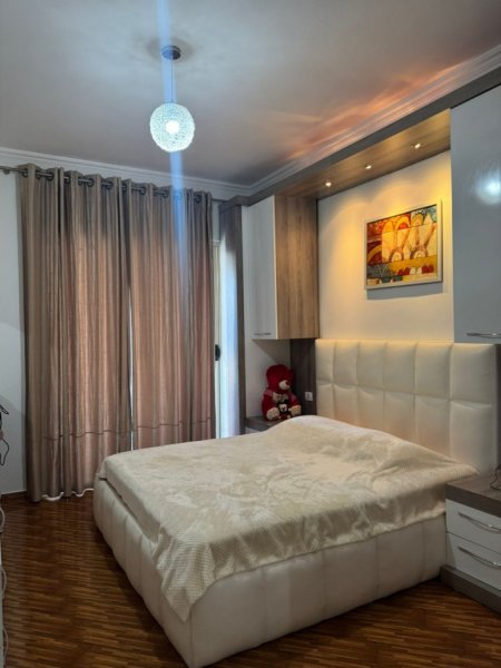 Tirane, jepet me qera apartament 1+1 Kati 4, 75 m² 450 € (rruga Aleksandri i Madh)