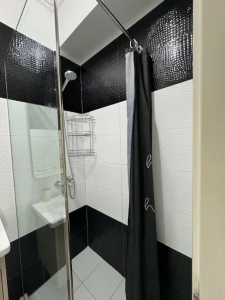 Tirane, jepet me qera apartament 1+1 Kati 4, 75 m² 450 € (rruga Aleksandri i Madh)