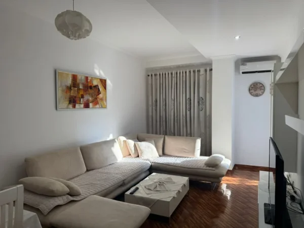Tirane, jepet me qera apartament 1+1 Kati 4, 75 m² 450 € (rruga Aleksandri i Madh)