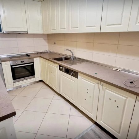 Tirane, jepet me qera apartament 2+1+Ballkon Kati 3, 110 m² 500 € (Astir prane Bar Artisti)